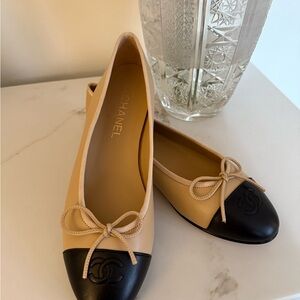 CHANEL Cream and Black Flats with Bow
